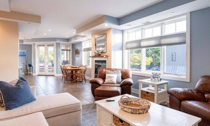 Grand Haven Condo | Stunning Downtown Condo w/Water Views
