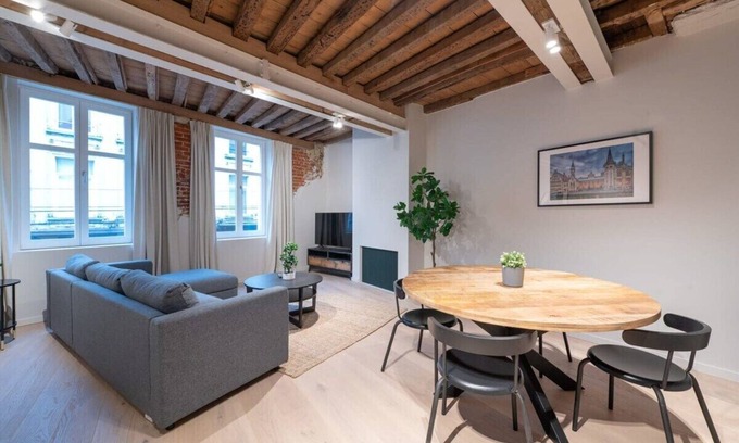 Kunstenkwartier Apartment | Stunning Duplex Apartment in Ghent Center