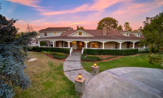 Encinitas House | Stunning Encinitas Estate w/ Large Entertainment Backyard