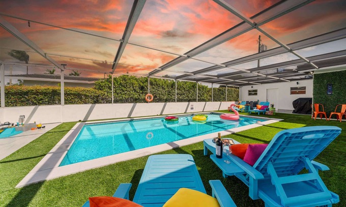 Westchester House | Stunning Family Fun Oasis With Heated Pool, Hot tub & King Bed