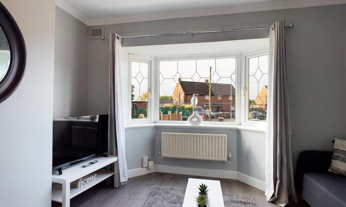 Wigan Apartment | Stunning Family Home with Comfortable Surroundings by Our Home Short Stays ideally situated within Greater Manchester