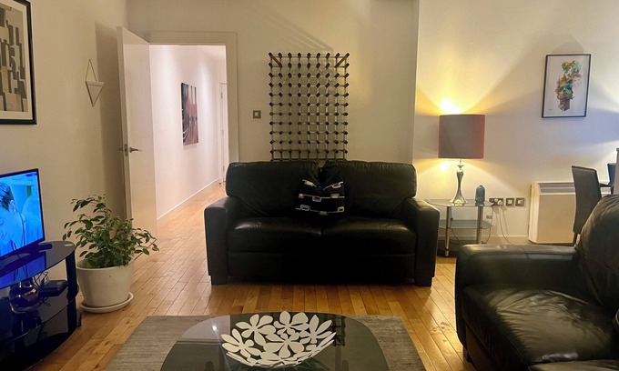 Chinatown Apartment | Stunning Family Loft Style Apartment, City Centre, L1,