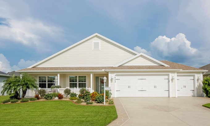 The Villages House | Stunning fully furnished 3 bedroom 2 bathroom home -practically brand new!