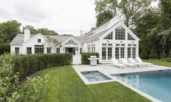 Village of East Hampton House | Stunning Hampton Holiday Family Fantasy for your Team