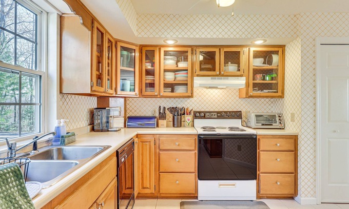 Hayesville House | Stunning Hayesville Retreat: 2 Mi to Lake Chatuge