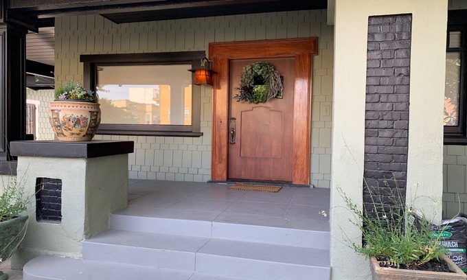 Larchmont House | Stunning Historic Family Home in Los Angeles near Korea townn