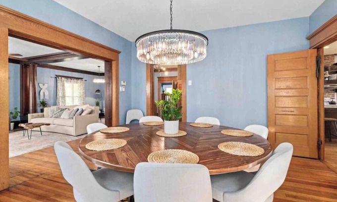 Southmoreland House | Stunning Historic Home WALK to Plaza & Westport!