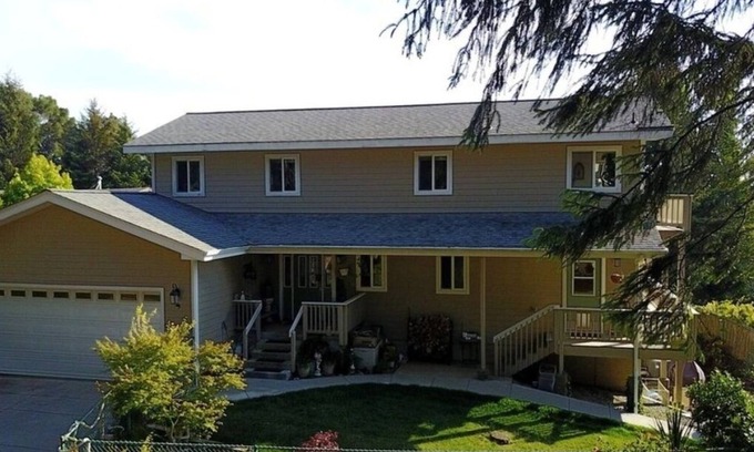 Brookings House | Stunning home, amazing ocean and forrest views! Pet friendly & close to beaches!