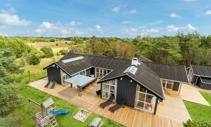 Skiveren House | Stunning home in ålbæk with WiFi