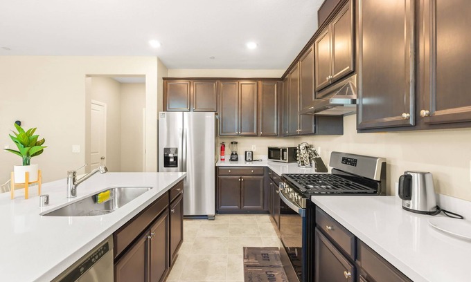 Las Vegas House | Stunning Home in a Calm Family-Friendly Community