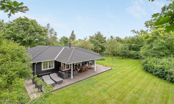 Hoeve Strand House | Stunning home in Asnæs with WiFi