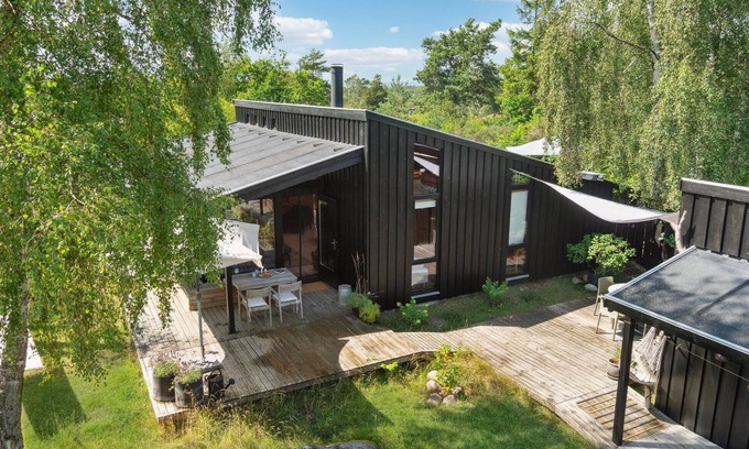 Øer Strand House | Stunning home in Ebeltoft with kitchen