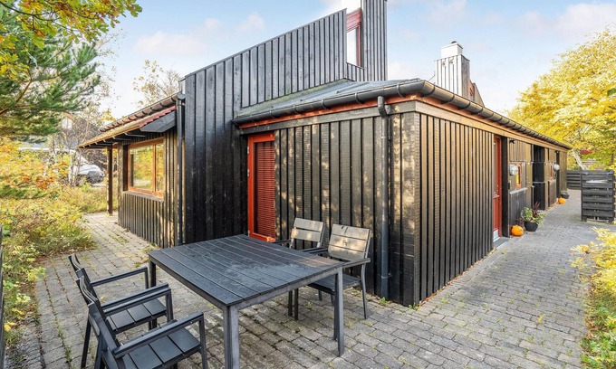 Grena Strand House | Stunning home in Grenaa with kitchen