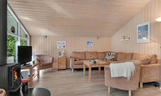 Helberskov Strand House | Stunning home in Hadsund with sauna