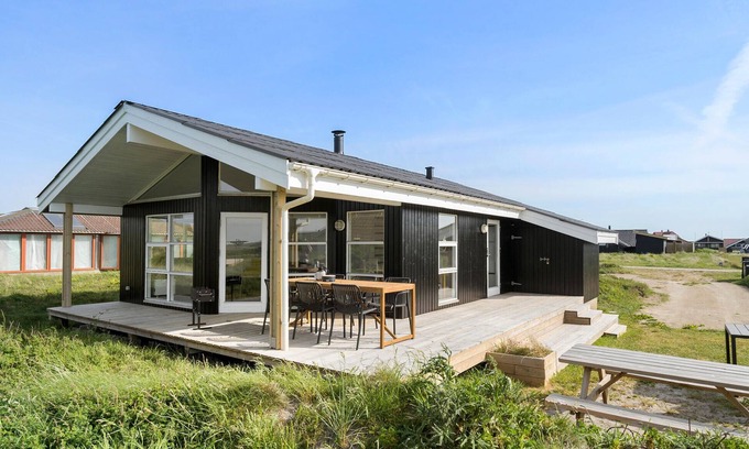 Harboore House | Stunning home in Harboøre with WiFi