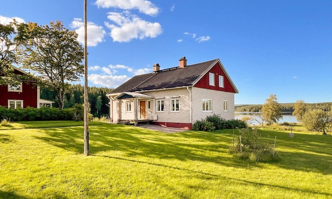 Klassbol House | Stunning home in Klässbol with kitchen