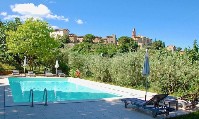 Paciano House | Stunning home in Paciano with kitchen