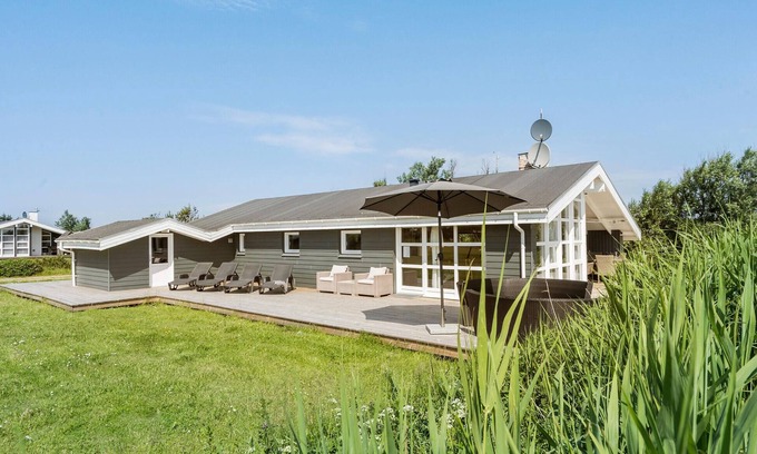 Klegod Strand House | Stunning home in Ringkøbing with sauna