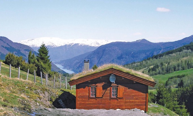 Vik House | Stunning home in Vik I Sogn with WiFi