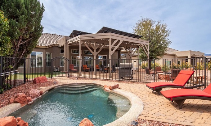 Verde Santa Fe House | Stunning Home with Private Pool & Fire Pit on the Agave Highlands Golf Course!