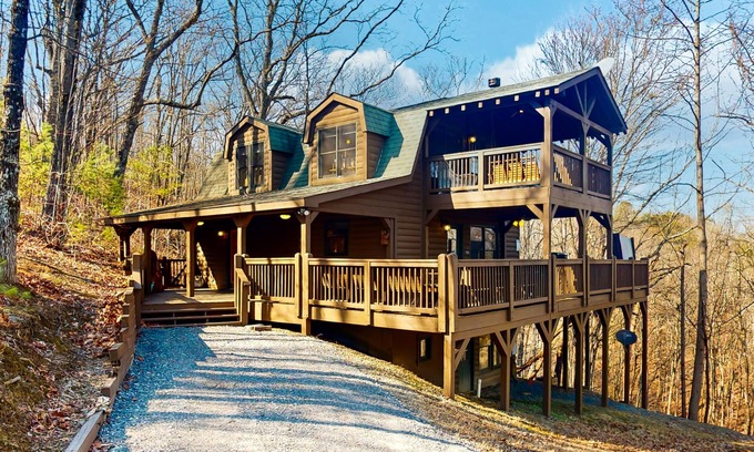 Ranger House | Stunning home with seasonal mtn views, large wrap-around decks, private hot tub
