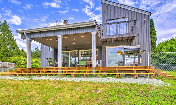 Belfair House | Stunning Hood Canal Getaway w/Private Deck!