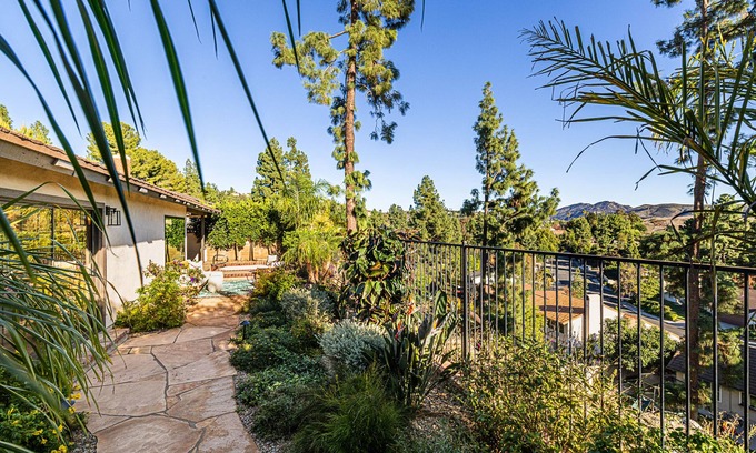 Thousand Oaks House | Stunning hot tub Mountain views, just 30 minutes to Malibu beaches!