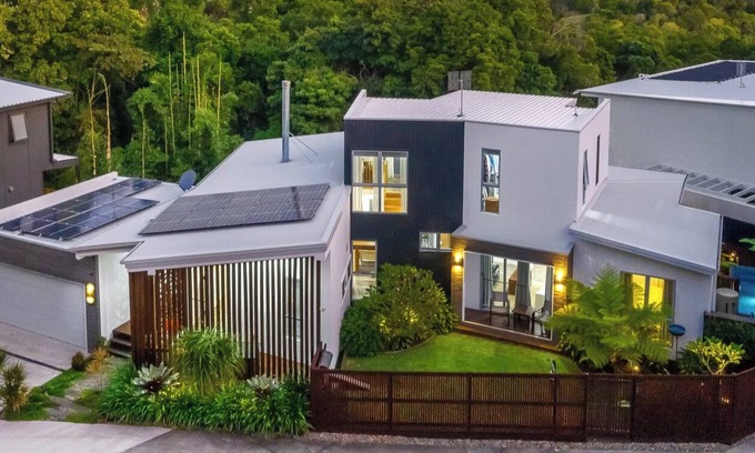 Coolum Beach House | Stunning House in Peaceful Coastal Setting