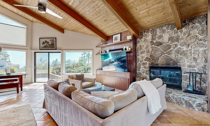 Sea Ranch House | Stunning house with water view, BRAND NEW 6 person hot tub, spacious deck