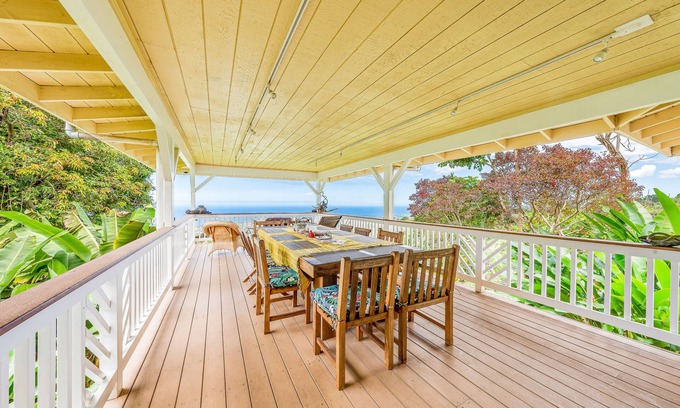 Holualoa House | Stunning island home on coffee farm with private hot tub & decks -near the beach