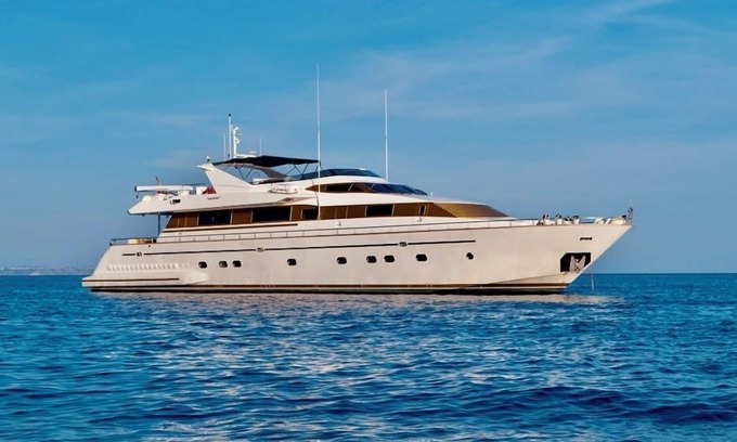 Palma de Mallorca Boat Rental | Stunning Italian Designed 11 Berth Yacht. Fully Crewed