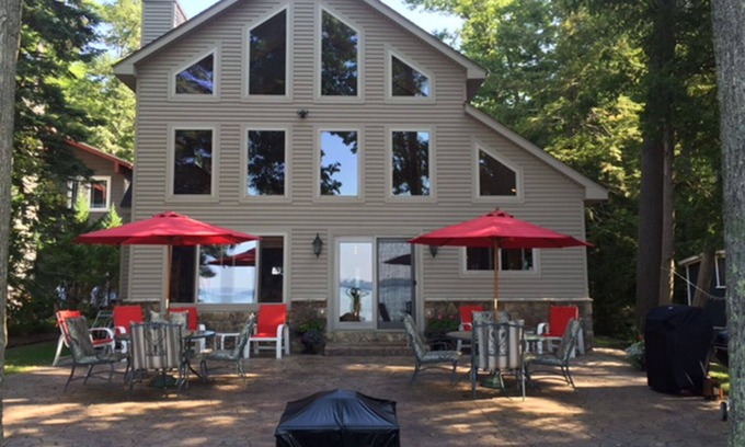 Higgins Lake House | STUNNING Lakehouse-All Four Seasons ON BEAUTIFUL HIGGINS LAKE