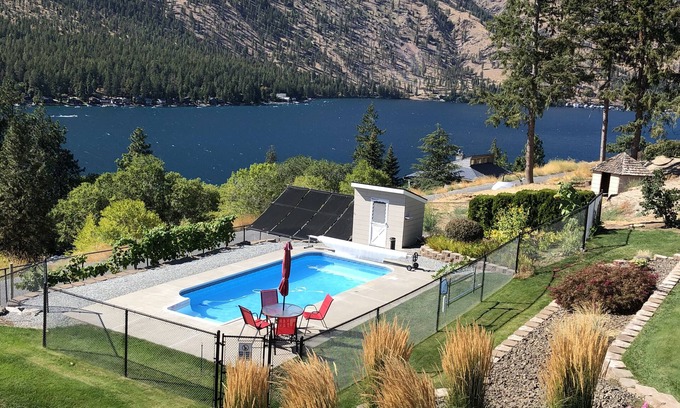 Manson House | Stunning lake and mountain view home