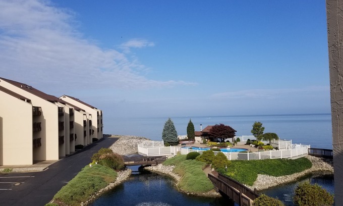 Port Clinton Condo | Stunning Lake Front Condo with Pool Hot Tub Tennis Court Completely Renovated