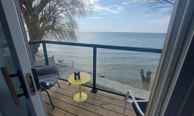 Hamilton Cottage | Stunning lake house on Lake Erie with hottub and magnificent views.