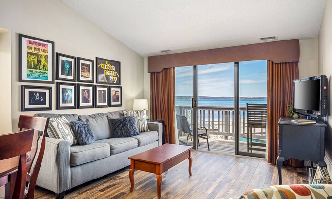 Acme Condo | 🏖️ Stunning Lake Views @ The Shores | Bayfront Deck, Private Beach Access + VIP Perks ➠ UNIT 5577