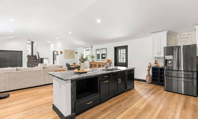 Mount Juliet House | Stunning lakefront home on Old Hickory Lake 25 minutes away from Music City!