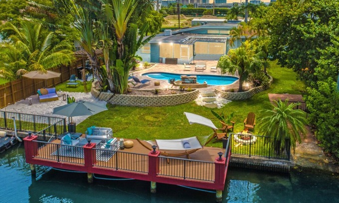 Ojus House | Stunning Lakefront Miami Pool House -Aventura Mall