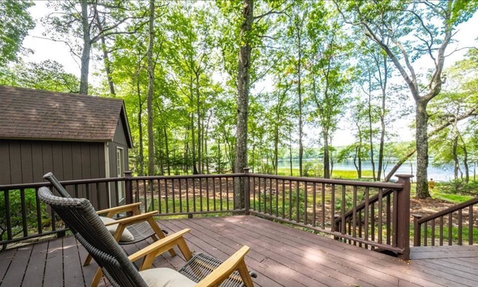 Highland Lake House | Stunning Lakeview Getaway