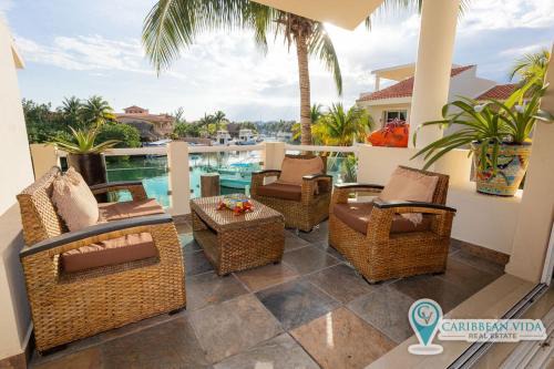 Puerto Aventuras Apartment | Stunning Large Remodeled Penthouse-Big Canal Views