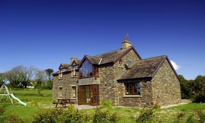 Goleen Cottage | Stunning large stone cottage on the Wild Atlantic Way with sea views and WI-FI