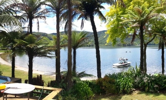 Lake Okareka House | Stunning location right on the beach