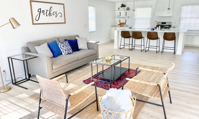North Garrett Road House | Stunning Loft w/King Suite: near Duke/UNC, RDU Airport, Downtown