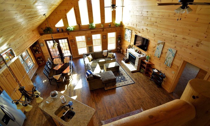Saluda Cabin | Stunning Log Home, 6 bedrooms, 5.5 baths, sleeps 11 on 10 secluded acres
