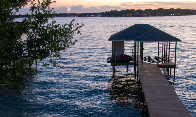 Cedar Creek Reservoir House | Stunning Louisiana style 5-Bedroom with Waterfront View and Gorgeous Sunsets