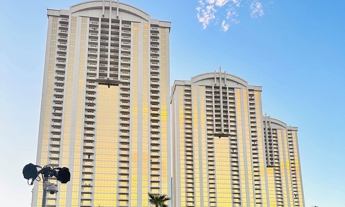 Las Vegas Apartment | Stunning luxury one bedroom apartment at the signature MGM Grand tower 2 .