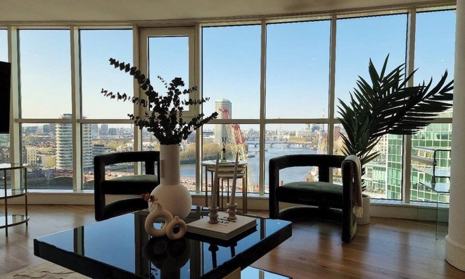 Vauxhall Apartment | Stunning Luxury Riverside Penthouse (3 bed, 3 bath)