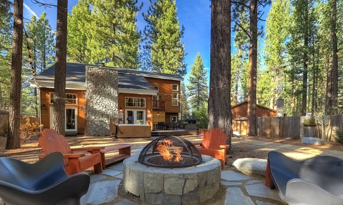 Y Area House | Stunning luxury getaway w/hot tub, fire pit, huge backyard & walk to food/bars