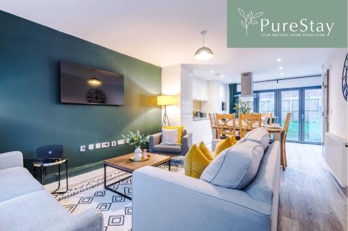 Failsworth House | Stunning Manchester House Sleeps 10 with Parking by PureStay - Short Stays & Accommodation