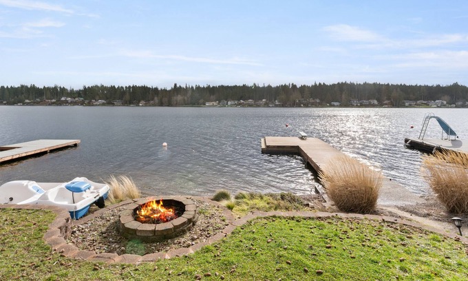 Grapeview House | Stunning Mason Lake Waterfront Home